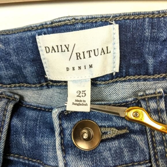 Daily Ritual Straight Leg Cropped Jeans 25 Button Fly Raw Hem Cutoff - Picture 8 of 13
